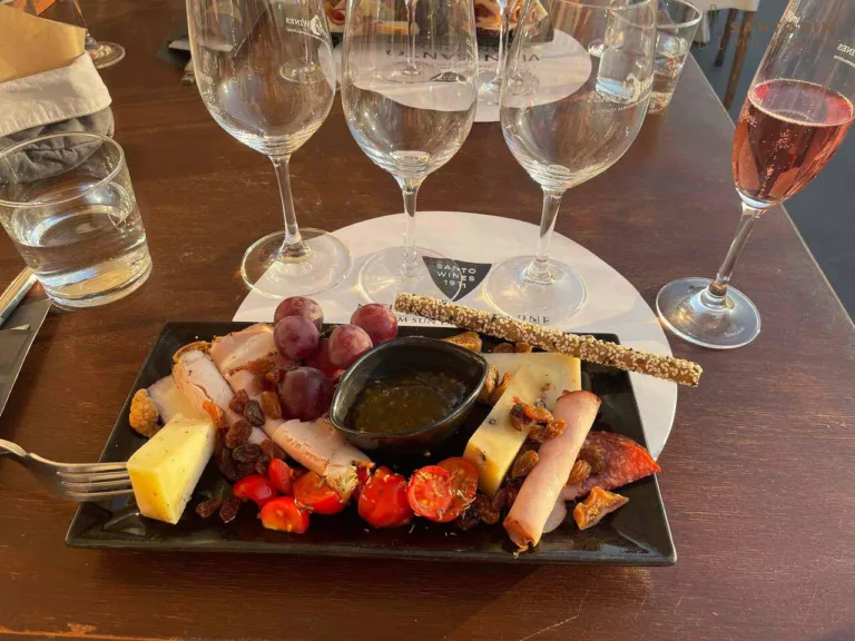 Private Tour: 5-Hour Private Santorini Wine Tour with Meal