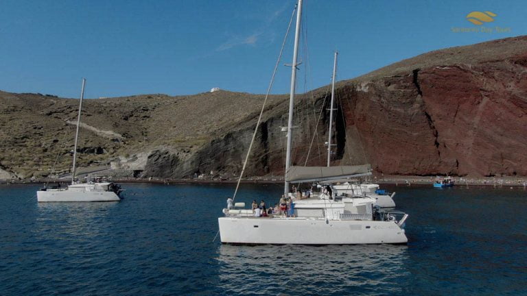 Santorini Sunset Cruise with Catamaran and Greek Dinner