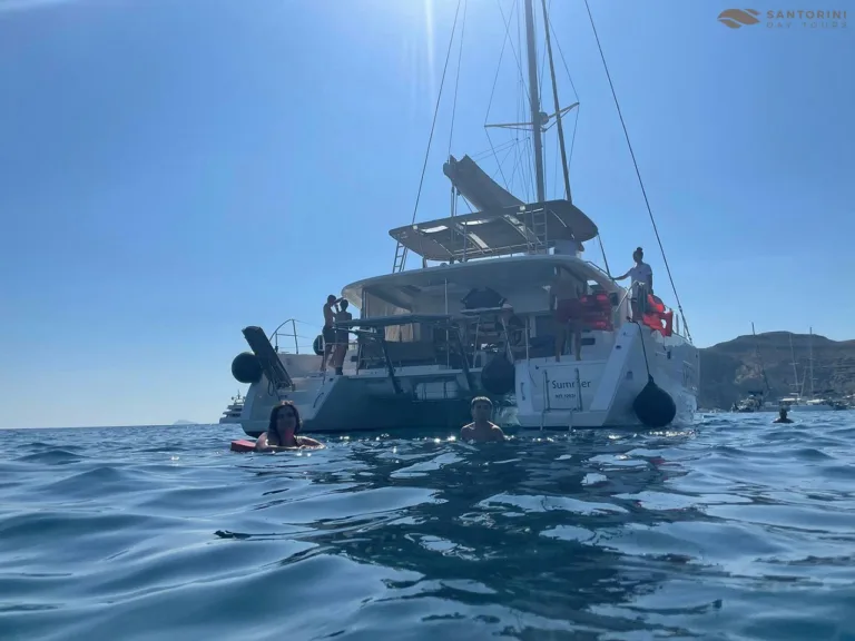 Santorini Sunset Cruise with Catamaran and Greek Dinner
