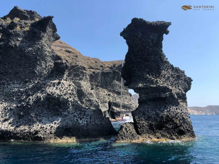 Santorini Boat Tour: Luxury Morning Cruise from Ammoudi Pier
