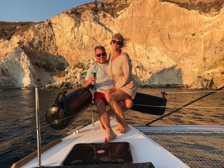 Santorini Sunset Cruise with Catamaran and Greek Dinner
