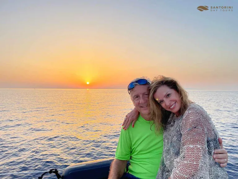 Santorini Sunset Cruise with Catamaran and Greek Dinner