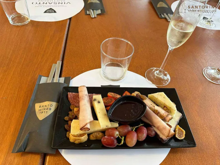 Private Tour: 5-Hour Private Santorini Wine Tour with Meal