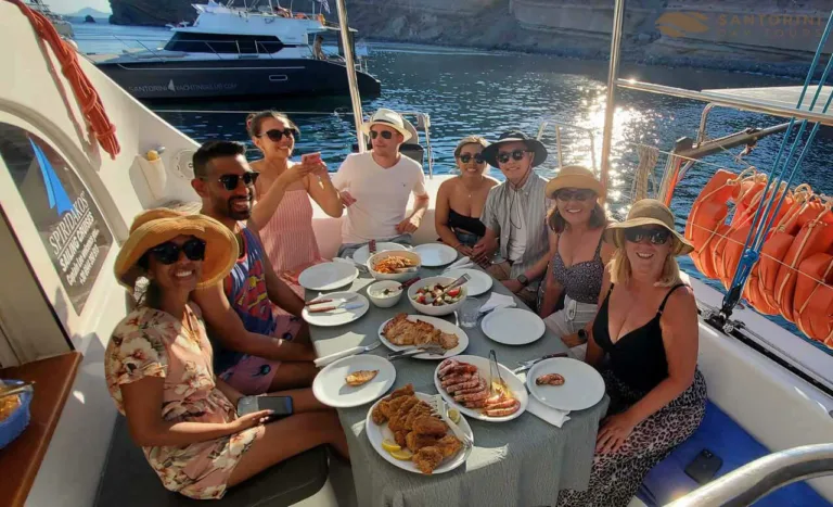 Santorini Sunset Cruise with Catamaran and Greek Dinner