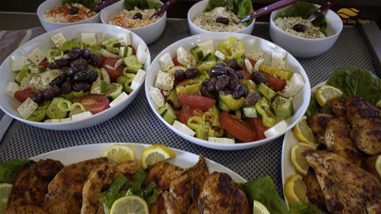 Santorini Sunset Cruise with Catamaran and Greek Dinner