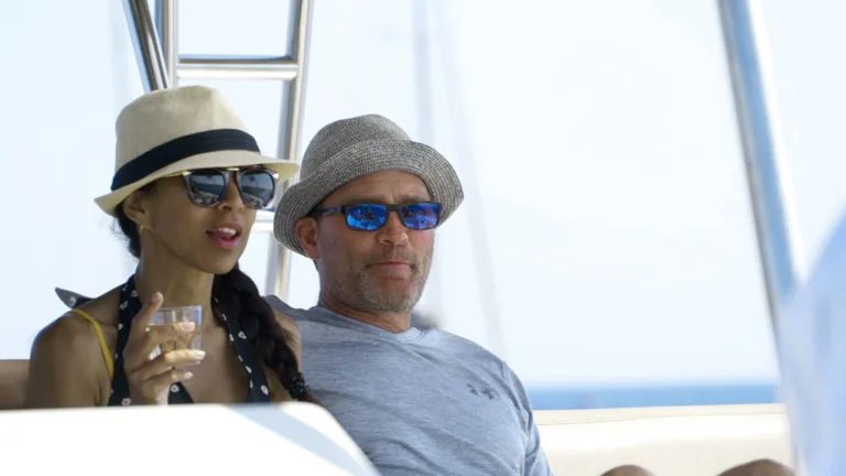 Santorini Cruise Port: 4-Hour Private Caldera Cruise with Luxury Catamaran
