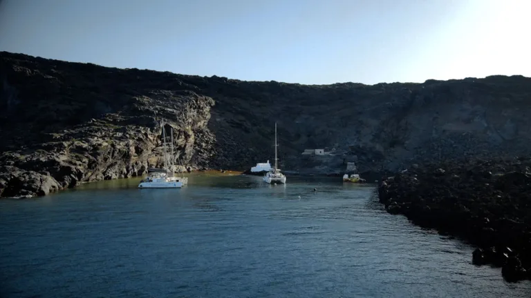 Santorini Cruise Port: 4-Hour Private Caldera Cruise with Luxury Catamaran