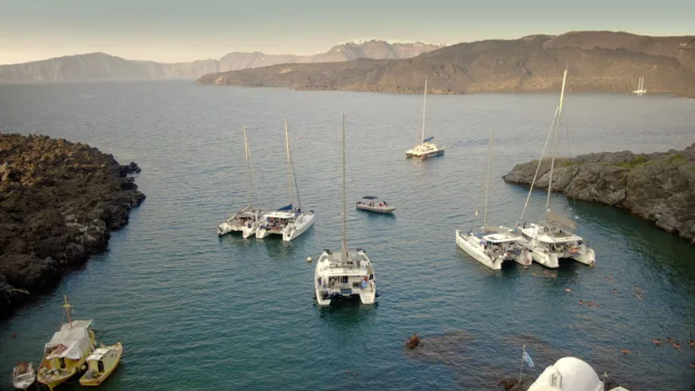Santorini Boat Tour: Luxury Morning Cruise from Ammoudi Pier