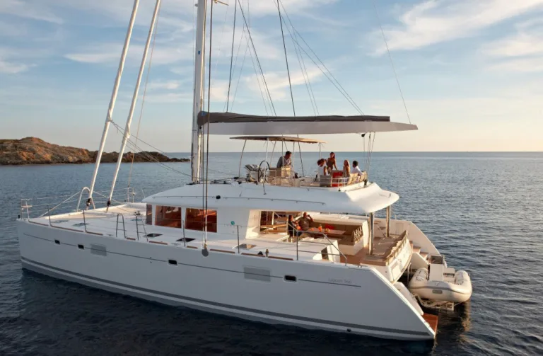 Santorini Boat Tour: Luxury Morning Cruise from Ammoudi Pier