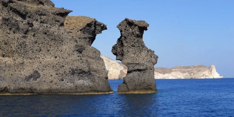 Santorini Boat Tour: Luxury Morning Cruise from Ammoudi Pier